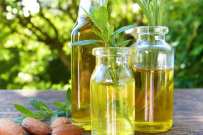 advantages-of-almond-oil-for-hair-and-its-uses